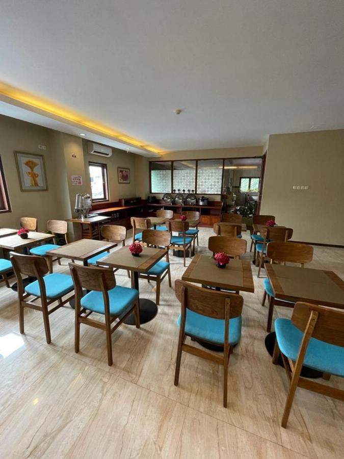 Biz Hotel City Center อัมบอน ภายนอก รูปภาพ