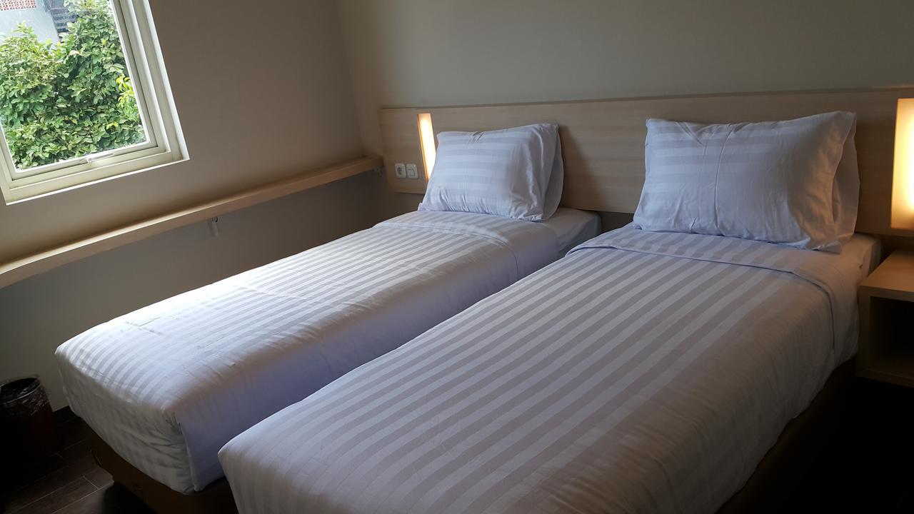 Biz Hotel City Center อัมบอน ภายนอก รูปภาพ