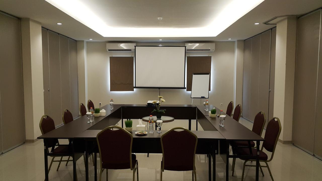 Biz Hotel City Center อัมบอน ภายนอก รูปภาพ