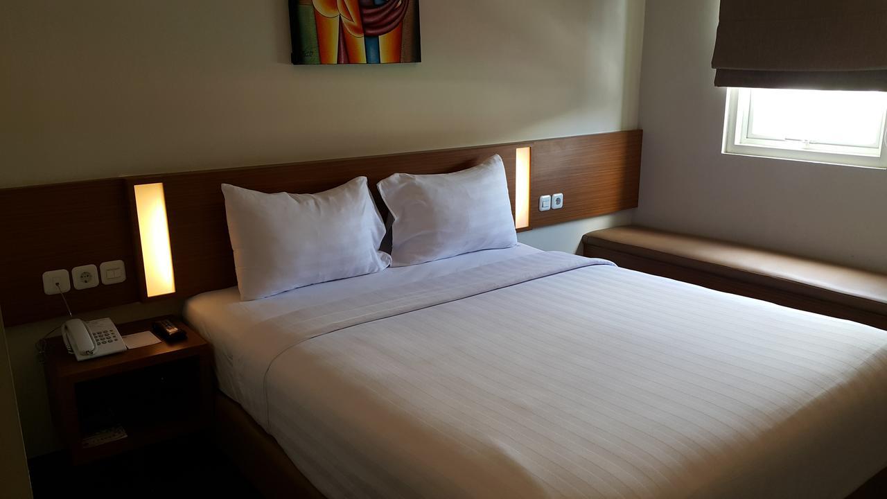 Biz Hotel City Center อัมบอน ภายนอก รูปภาพ