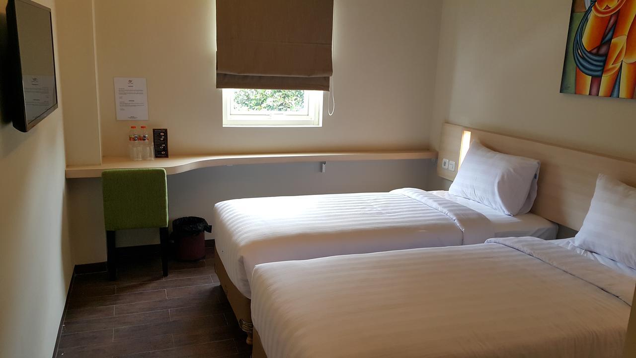 Biz Hotel City Center อัมบอน ภายนอก รูปภาพ