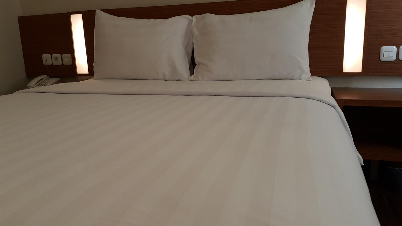 Biz Hotel City Center อัมบอน ภายนอก รูปภาพ
