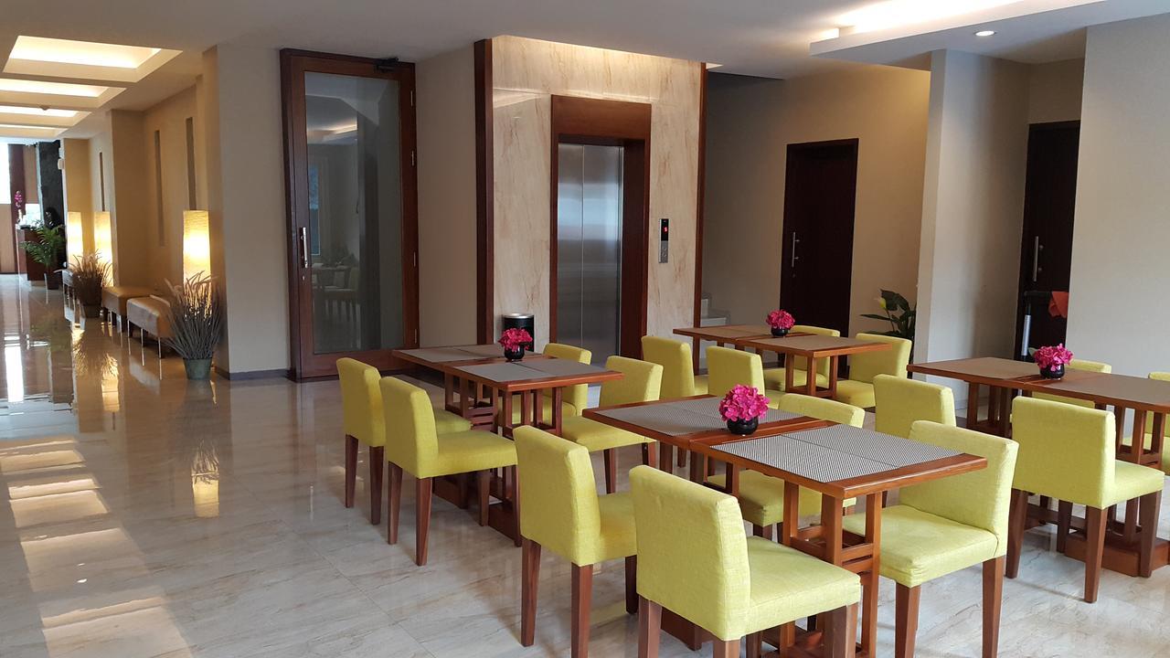 Biz Hotel City Center อัมบอน ภายนอก รูปภาพ