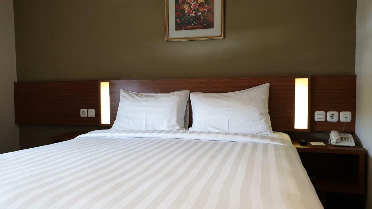 Biz Hotel City Center อัมบอน ภายนอก รูปภาพ