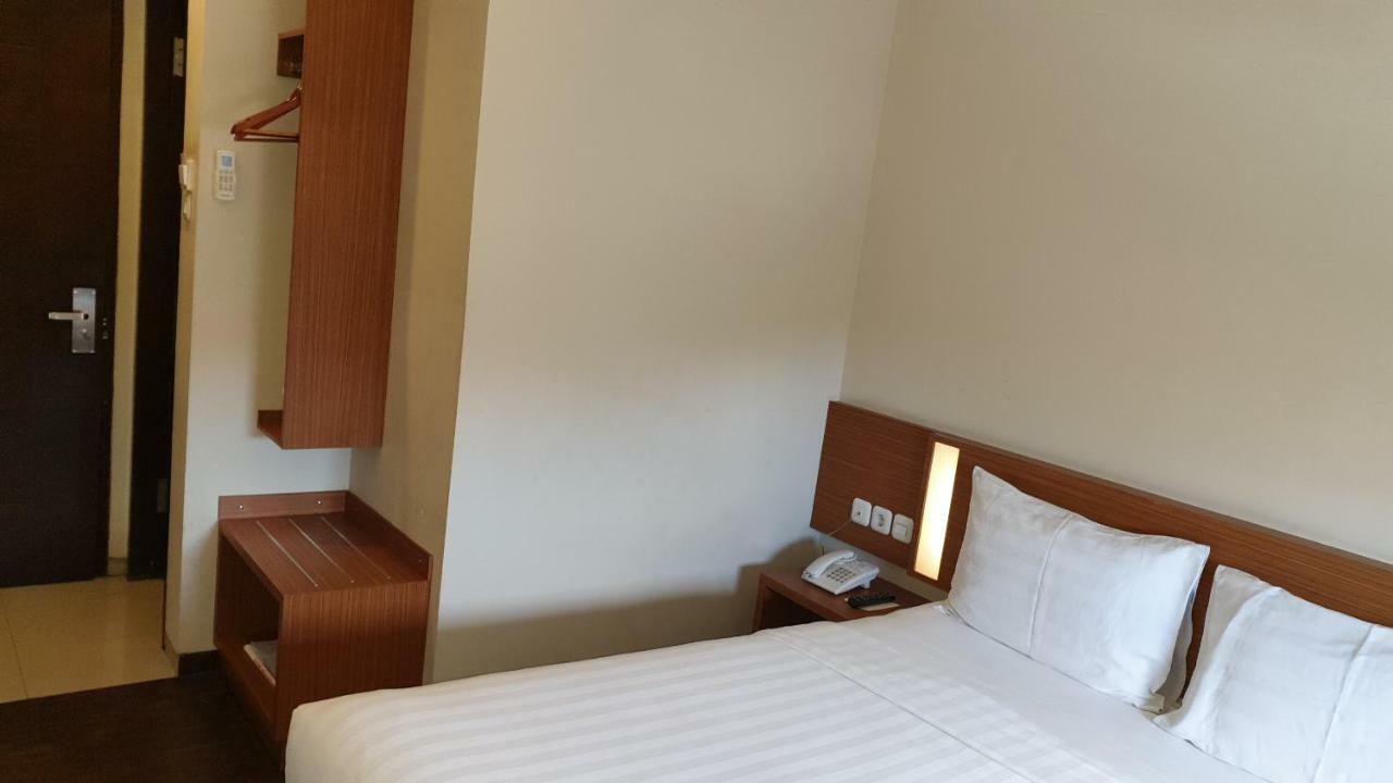 Biz Hotel City Center อัมบอน ภายนอก รูปภาพ