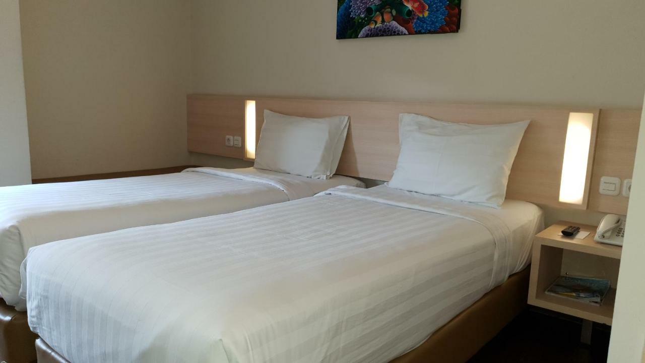 Biz Hotel City Center อัมบอน ภายนอก รูปภาพ