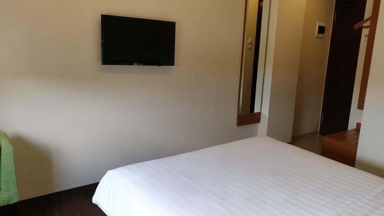 Biz Hotel City Center อัมบอน ภายนอก รูปภาพ
