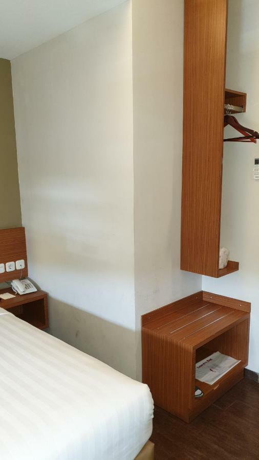 Biz Hotel City Center อัมบอน ภายนอก รูปภาพ