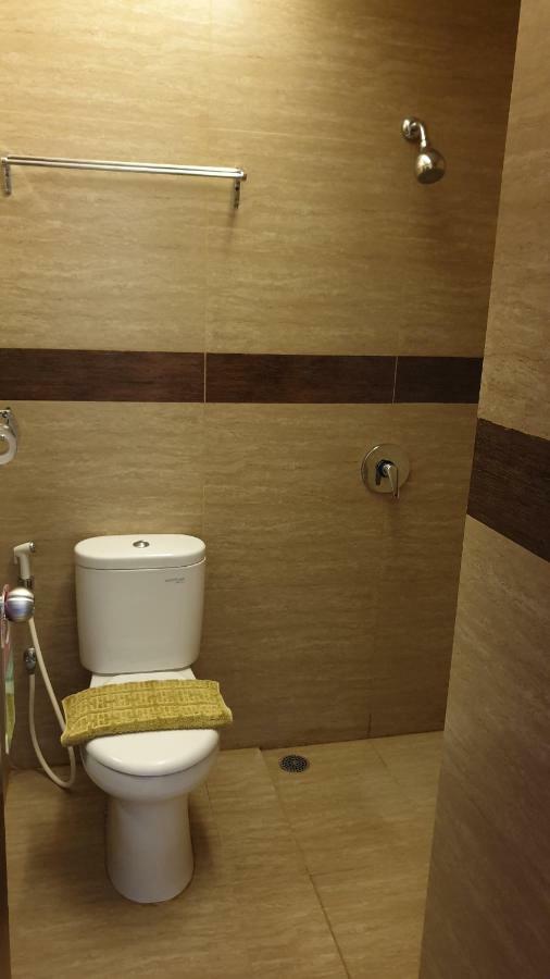 Biz Hotel City Center อัมบอน ภายนอก รูปภาพ