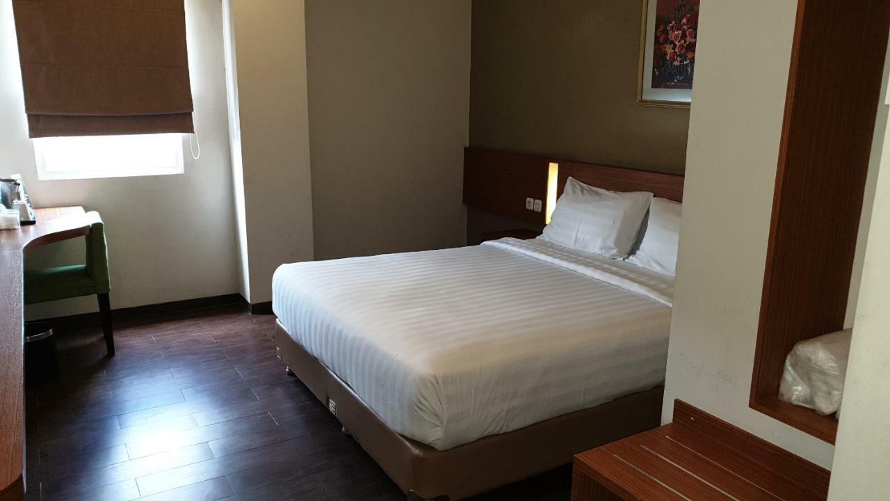 Biz Hotel City Center อัมบอน ภายนอก รูปภาพ